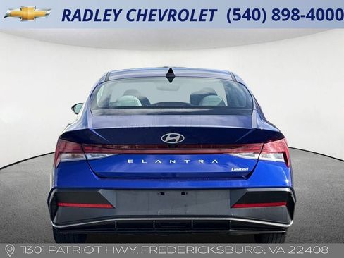 Used 2025 Hyundai Elantra Limited image 18