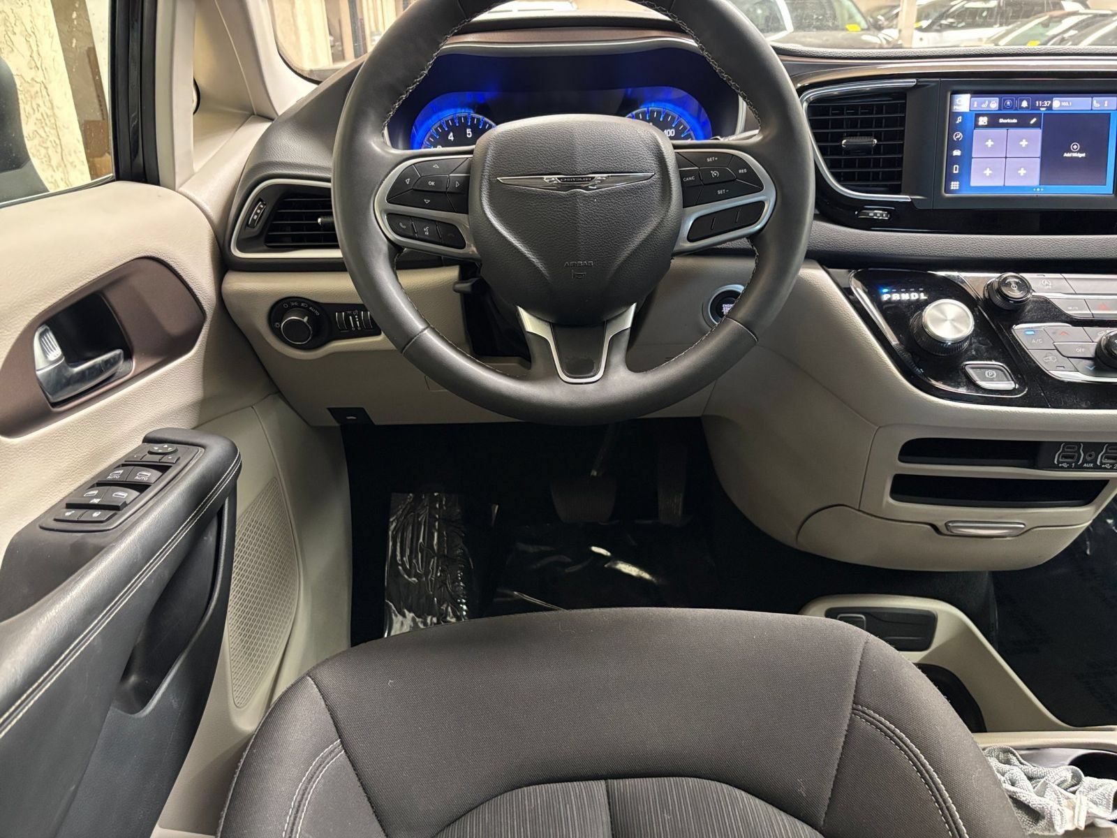 Used 2024 Chrysler Voyager LX FWD image 36