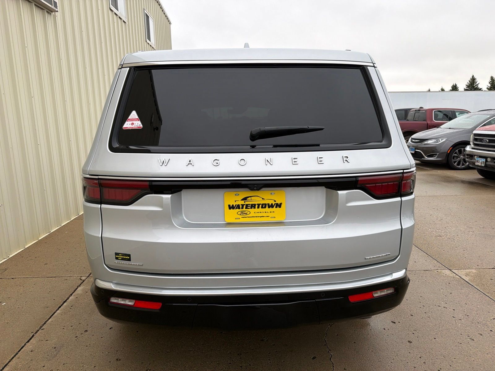 Used 2022 Jeep Wagoneer Series III AWD/4WD image 6
