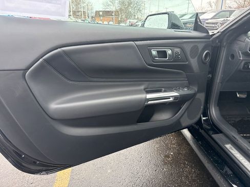 Used 2025 Ford Mustang Premium image 19