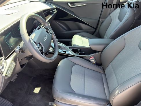 New 2026 Kia Niro EX FWD image 9