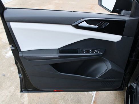 Certified 2025 Volkswagen Taos S image 7