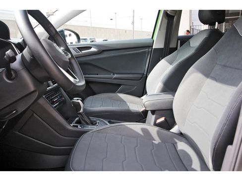 Used 2025 Volkswagen Taos SE FWD image 30