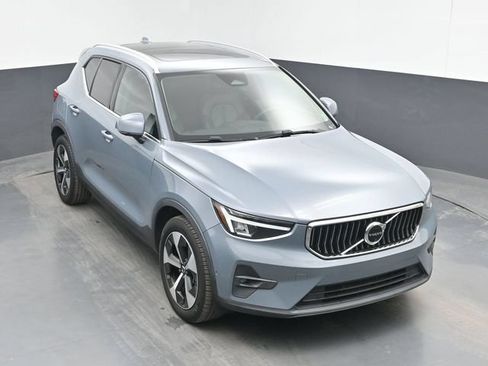 Used 2023 Volvo XC40 B4 Ultimate FWD image 33