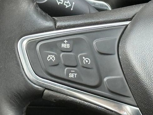 Used 2017 Chevrolet Malibu LT FWD image 27