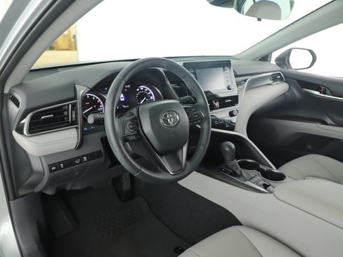 Used 2023 Toyota Camry SE image 6