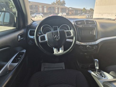 Used 2018 Dodge Journey SE w/ Popular Equipment Group image 10