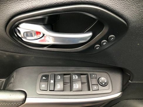 Used 2022 Jeep Cherokee Limited AWD/4WD image 14