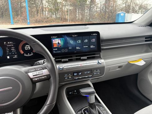 Used 2025 Hyundai Kona SEL image 18