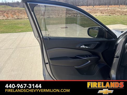 Used 2025 Chevrolet Trax ACTIV w/ Sunroof Package image 13