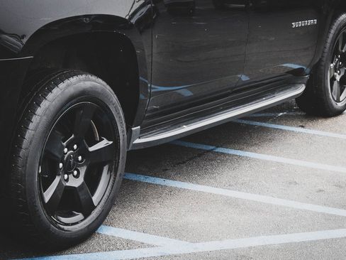 Used 2017 Chevrolet Suburban LT image 29