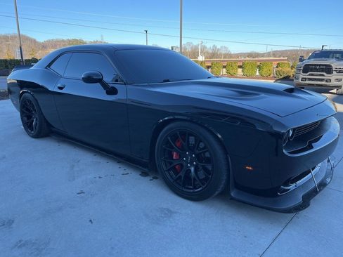 Used 2016 Dodge Challenger SRT Hellcat image 26