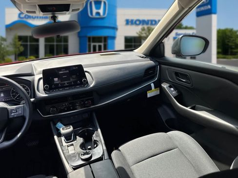 Used 2026 Nissan Rogue S AWD/4WD image 32