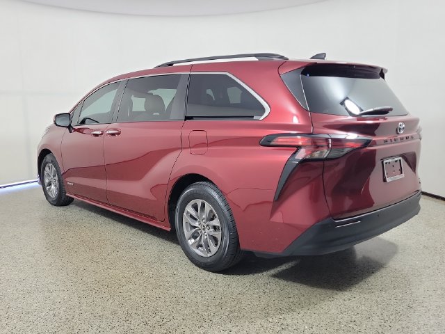 Used 2021 Toyota Sienna XLE FWD image 7