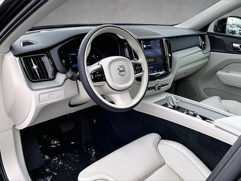 Certified 2023 Volvo XC60 B5 Ultimate w/ Climate Package image 16