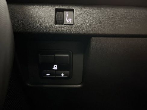 Used 2024 Chevrolet Colorado Z71 w/ Z71 Convenience Package 2 image 28