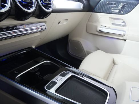 Used 2024 Mercedes-Benz GLB 250 4MATIC image 24