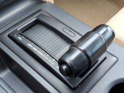 Used 2008 Ford Mustang Deluxe RWD image 19