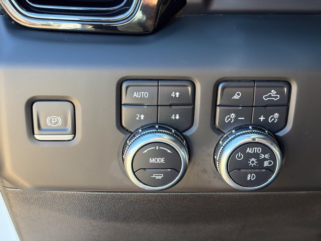 Used 2023 GMC Sierra 1500 AT4 w/ Technology Package AWD/4WD image 24