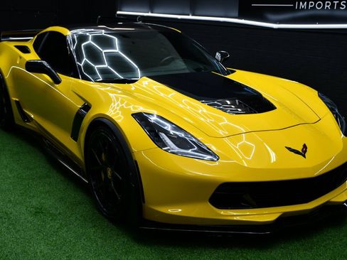 Used 2015 Chevrolet Corvette Z06 w/ 3LZ Preferred Equipment Group RWD image 15