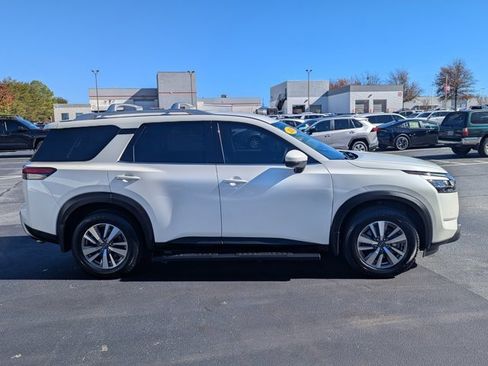 Used 2023 Nissan Pathfinder SL image 8