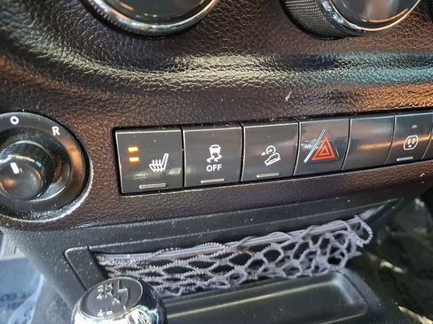 Used 2017 Jeep Wrangler Unlimited Rubicon w/ Connectivity Group image 24