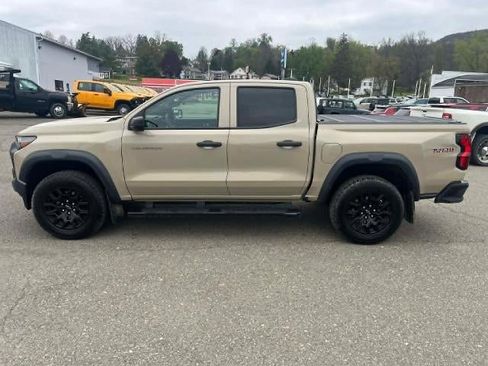 Used 2024 Chevrolet Colorado Trail Boss w/ Advanced Trailering Package AWD/4WD image 13
