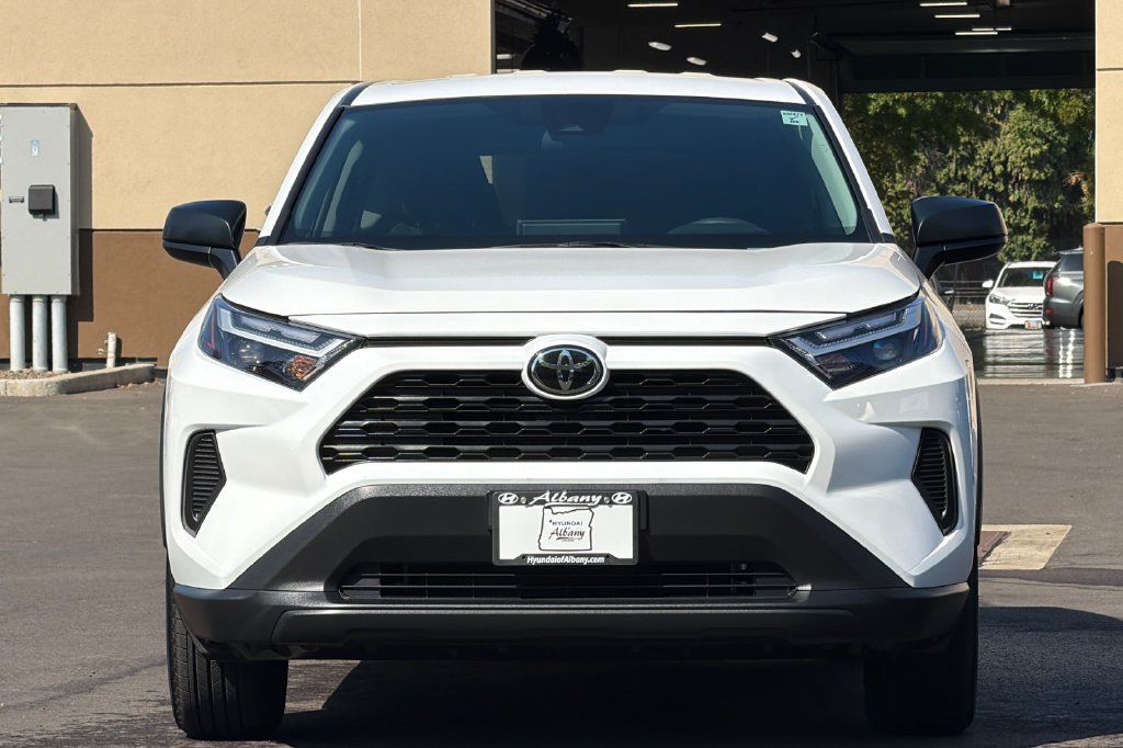 Used 2025 Toyota RAV4 LE AWD/4WD image 6