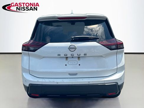 Used 2025 Nissan Rogue SV FWD image 7