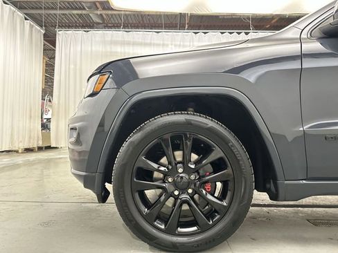 Used 2018 Jeep Grand Cherokee Altitude AWD/4WD image 22