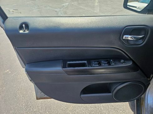 Used 2015 Jeep Patriot High Altitude AWD/4WD image 12
