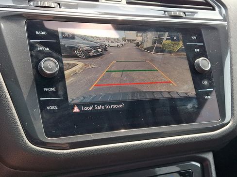 Certified 2024 Volkswagen Tiguan SEL R-Line AWD/4WD image 18