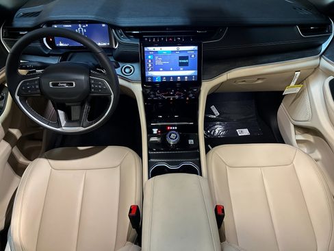 New 2025 Jeep Grand Cherokee L Limited image 12