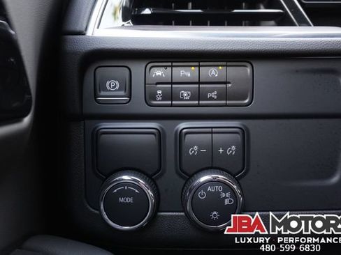 Used 2025 Chevrolet Suburban LT RWD image 27