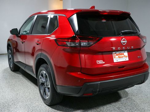 Used 2024 Nissan Rogue SV FWD image 9