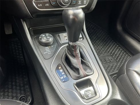 Used 2022 Jeep Cherokee Trailhawk image 29