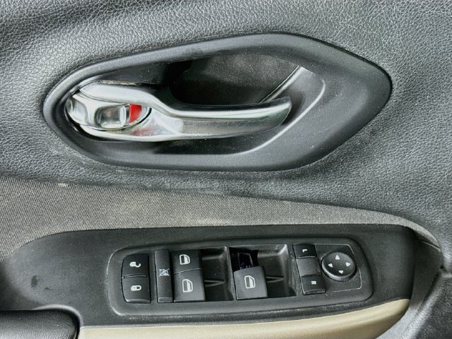 Used 2018 Jeep Cherokee Latitude FWD image 20