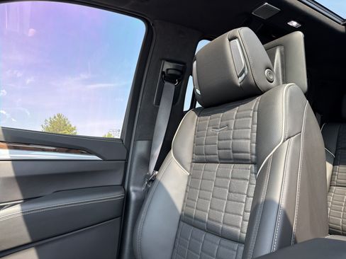 Used 2025 Cadillac Escalade ESV Sport Platinum w/ LPO, ONYX Package AWD/4WD image 51