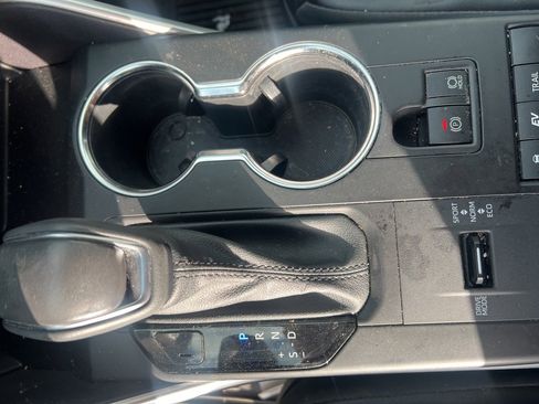 Used 2022 Toyota Highlander XLE image 22