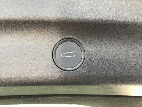 Used 2021 Tesla Model Y Long Range image 59