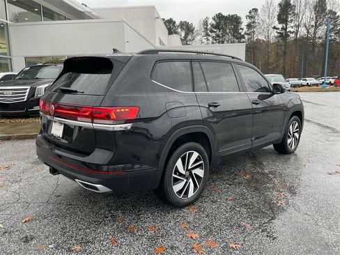 Used 2024 Volkswagen Atlas SE image 3