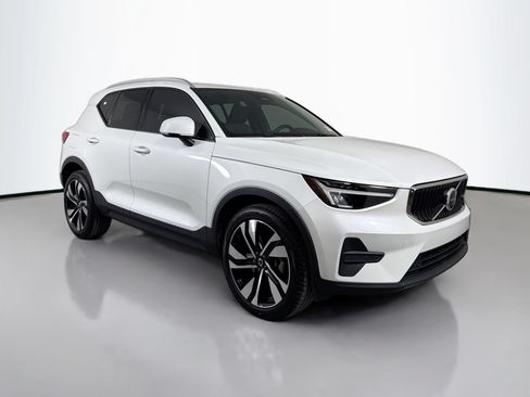 Certified 2023 Volvo XC40 B4 Core w/ Climate Package FWD image 3