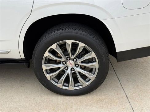 Used 2021 GMC Yukon Denali w/ Denali Premium Package image 9