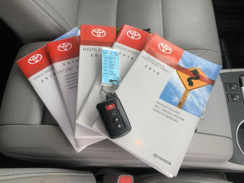 Used 2016 Toyota Highlander XLE image 63