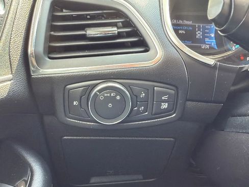 Used 2019 Ford Edge Titanium w/ Equipment Group 301A AWD/4WD image 15