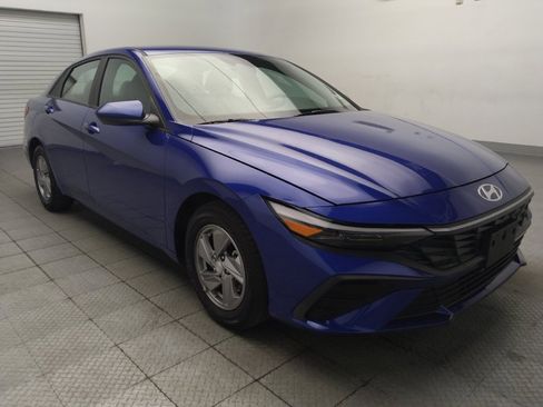 Used 2024 Hyundai Elantra SE FWD image 13