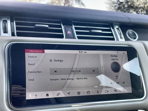 Used 2020 Land Rover Range Rover Long Wheelbase HSE image 24