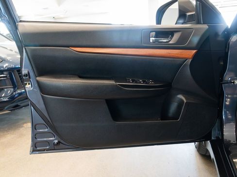 Used 2013 Subaru Outback 2.5i Limited AWD/4WD image 16