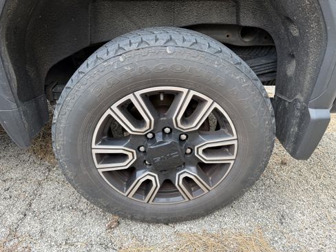 Used 2020 GMC Sierra 2500 AT4 w/ AT4 Premium Package image 10