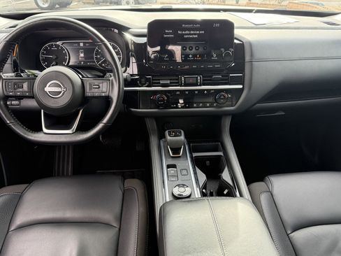 Used 2025 Nissan Pathfinder SL image 19